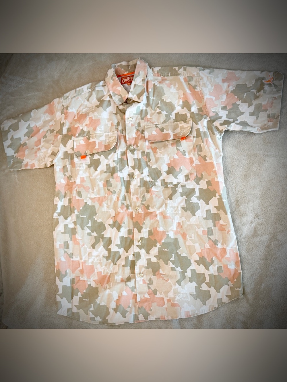 Old Tejas men’s Camouflage Top - Peach & Light Green